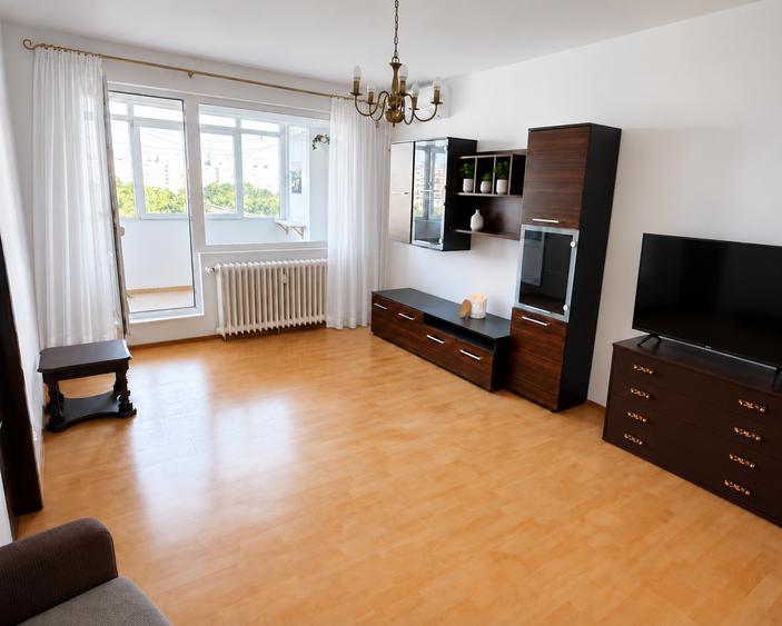 Apartament cu 2 camere decomandat în Titan