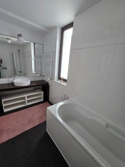 Apartament cu 4 camere decomandat în Herăstrău