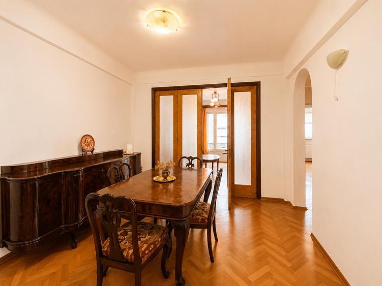 Apartament cu 4 camere semidecomandat în Universitate