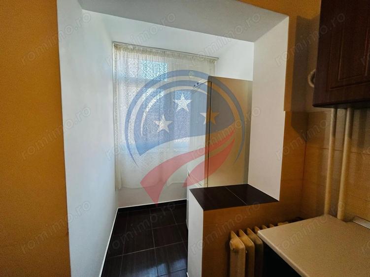 Apartament cu 4 camere decomandat în Central