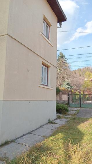 Casă cu 6 camere cu Teren 805 Mp în Central