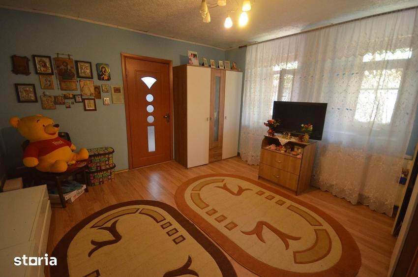 Casă cu 4 camere cu Teren 600 Mp în Andronache