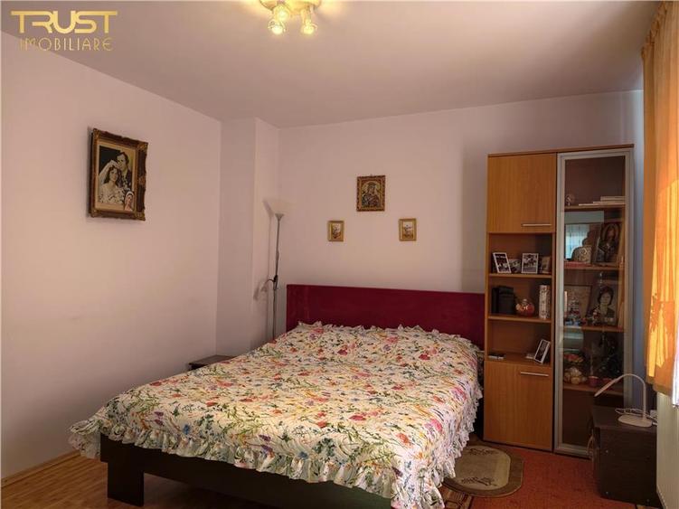 Casă cu 8 camere cu Teren 560 Mp în Someșeni
