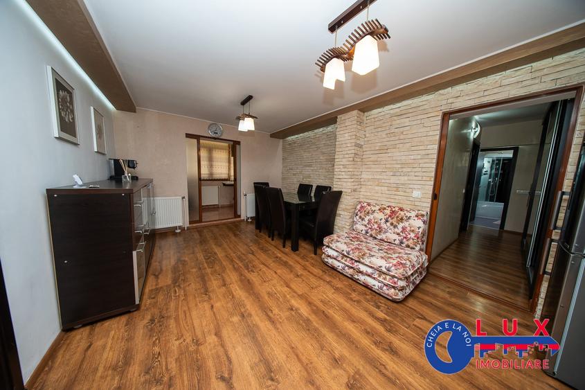 Apartament cu 3 camere decomandat, mobilat în C5