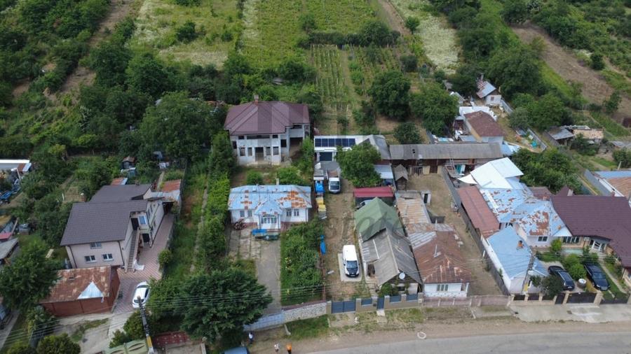 Casă individuală cu 6 camere cu Canalizare în Sascut