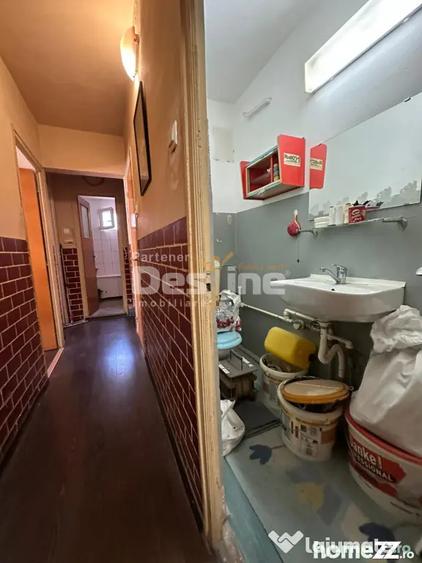 Apartament cu 3 camere decomandat, mobilat în Vitan