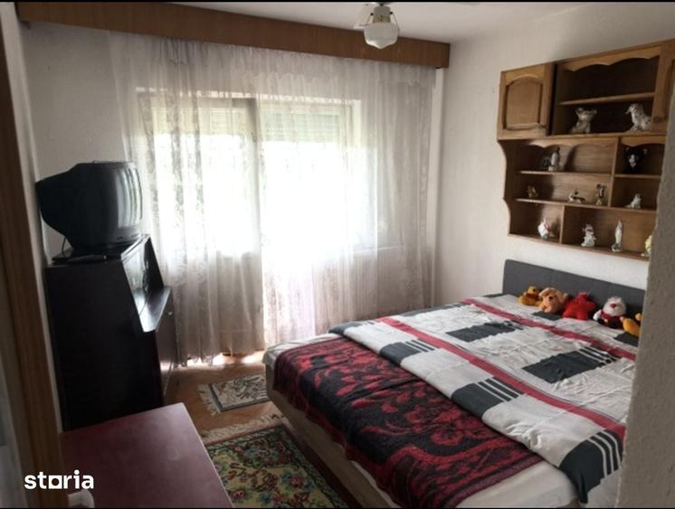 Apartament cu 3 camere decomandat în Micro 17