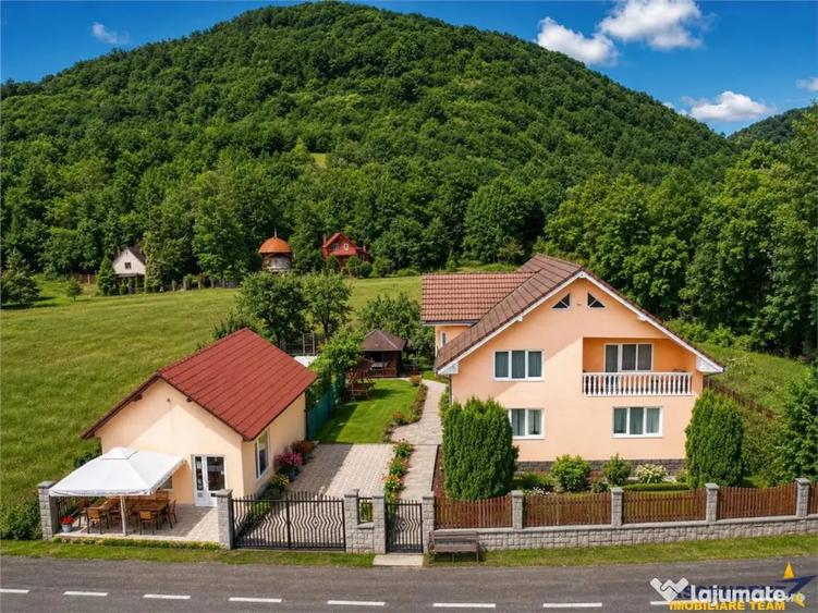 Casă cu 6 camere cu Teren 996 Mp în Gălăoaia