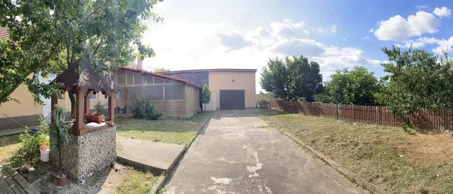 Casă cu 4 camere cu Teren 2877 Mp în Dolaț