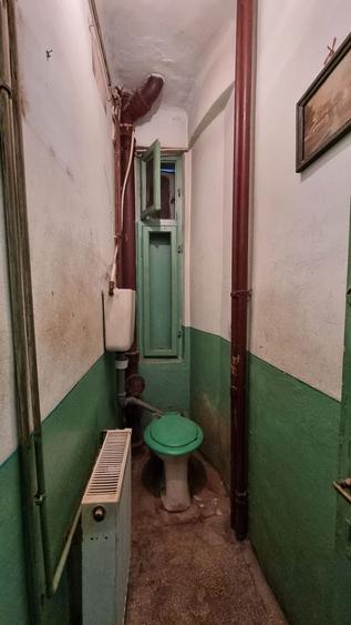 Apartament cu 4 camere decomandat în Calea Victoriei