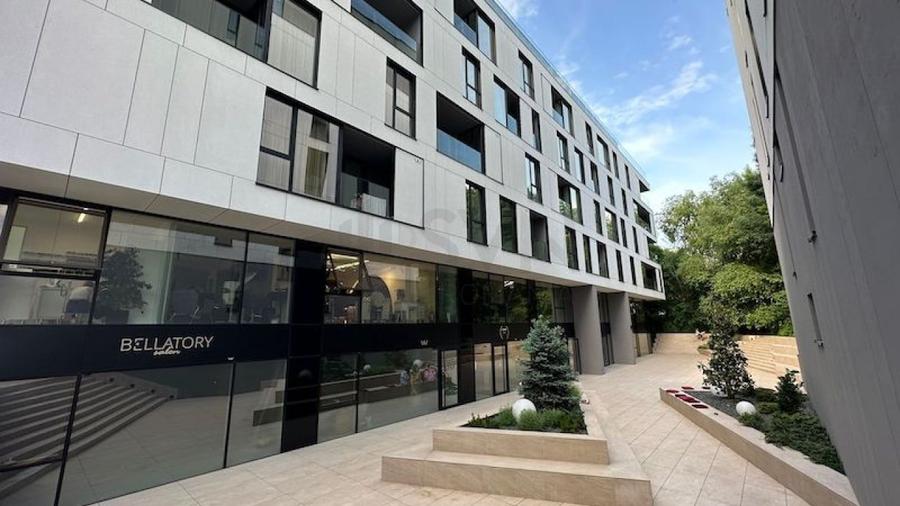 Penthouse cu 4 camere decomandat în Herăstrău
