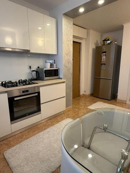 Apartament cu 3 camere decomandat, mobilat în Dristor