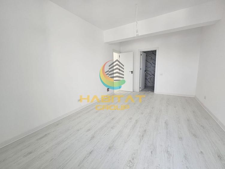 Penthouse cu 3 camere semidecomandat în Splaiul Unirii