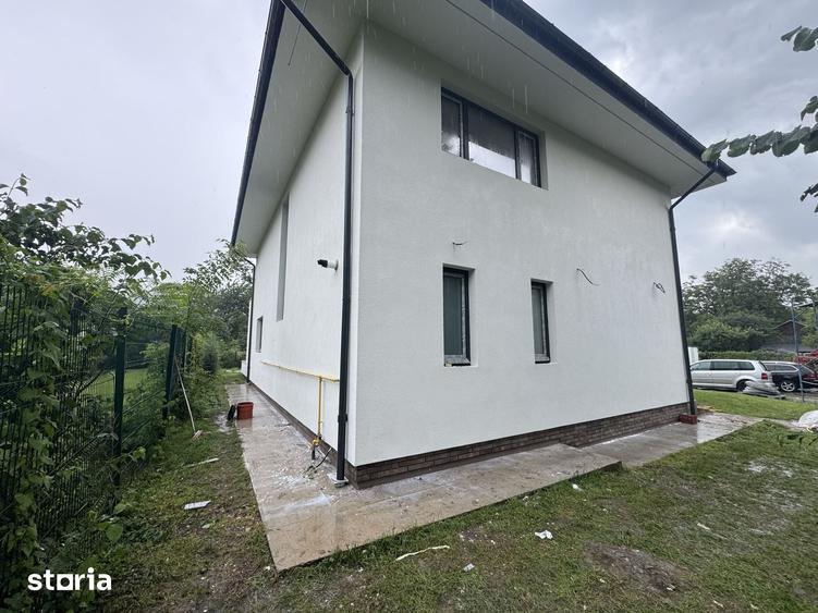 Casă cu 6 camere cu Teren 700 Mp în Breaza