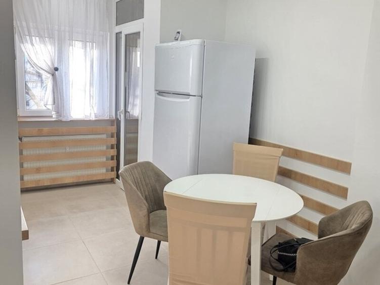 Apartament cu 3 camere decomandat în Dorobanți