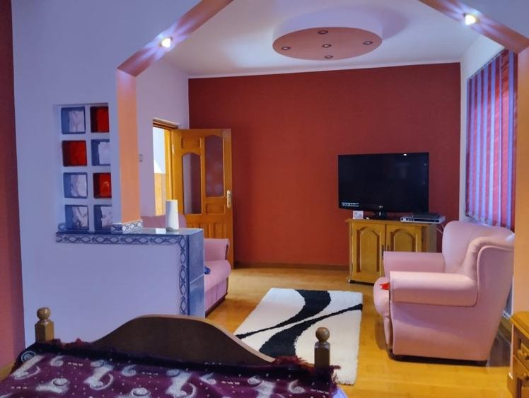 Casa cu etaj str.Calea Nationala zona Bazar - 9