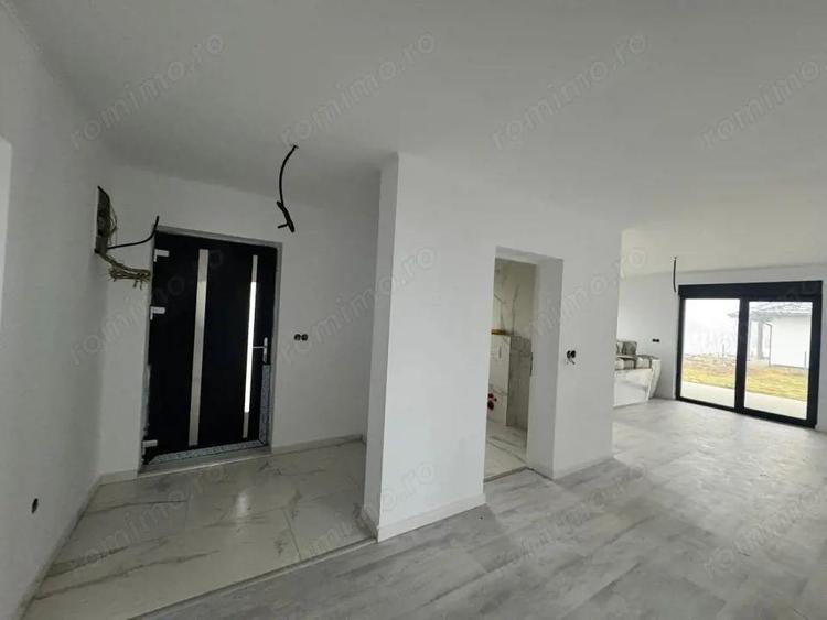 Casa individuala de vanzare 131 mp construi?i, teren 6 ari - 16