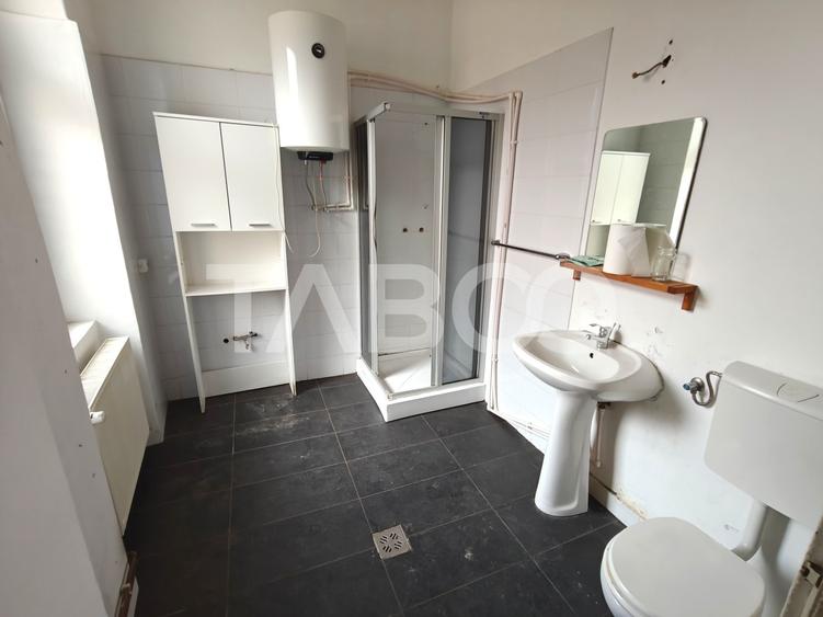 Spatiu de inchiriat in curte proprie - zona Lupeni - Comision 0 - 6