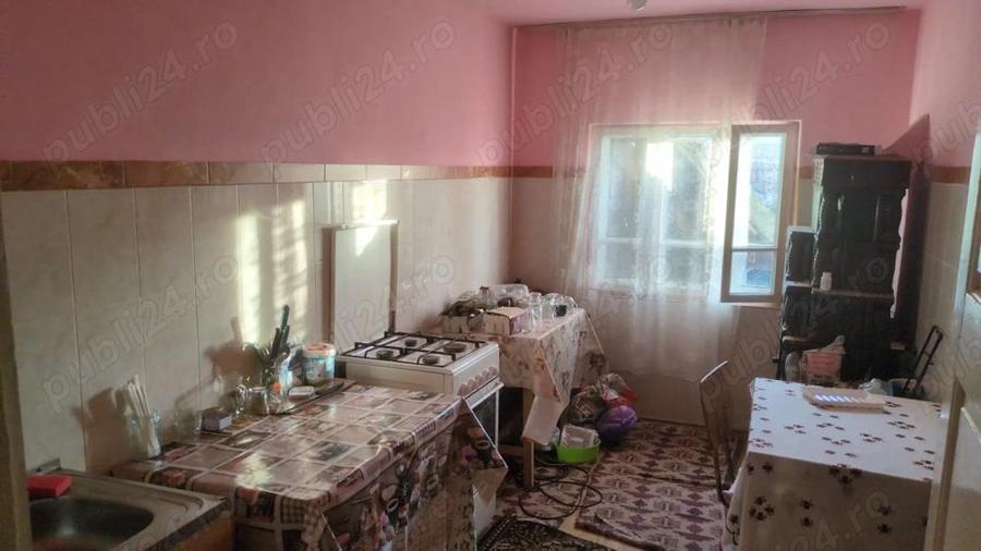 Casa de vanzare cu teren, in centru Rosia de Amaradia, Gorj - 7