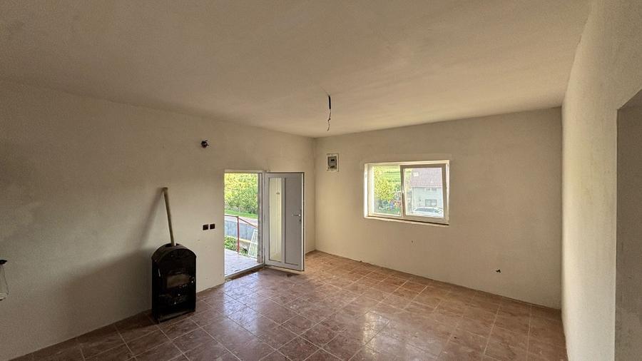 Casa de vanzare 150 mp suprafata utila +80 mp curte  - 9