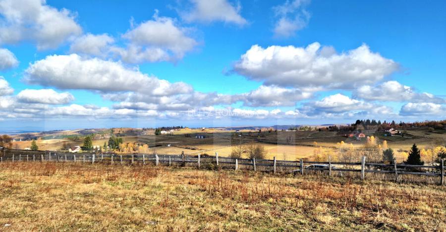 Teren parcelabil, front la strada, 3103mp, utilitati, Marise