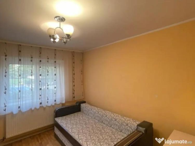 Apartament de vanzare, cu 3 camere decomandat, 68 mp, parter - 10