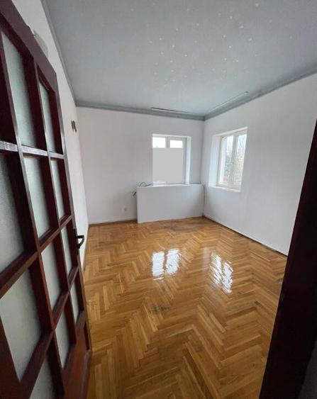 Urgent! 22 Decembrie, apartament la casa ,4 camere, parter - 1