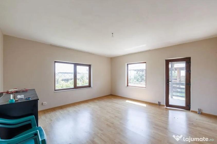 Casă cu 4 camere cu Teren 705 Mp în Central