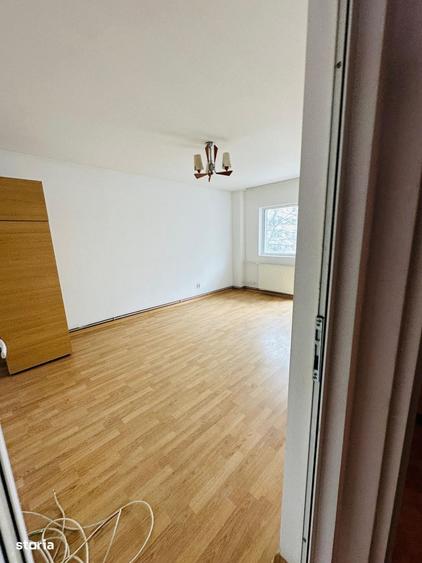 Apartament cu 3 camere decomandat, mobilat în Dacia