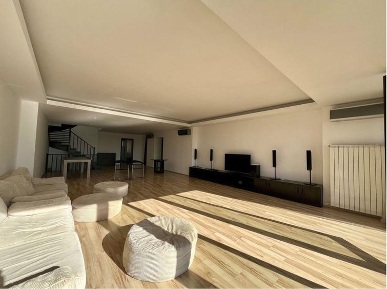 Triplex 5 camere gradina proprie - Herastrau - 2