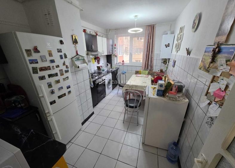 Vand apartament 3 camere-Astra