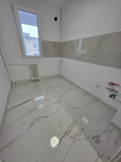 Ocazie  2 camere renovat , 57mp etaj 8/10 Ghencea Brasov - 2