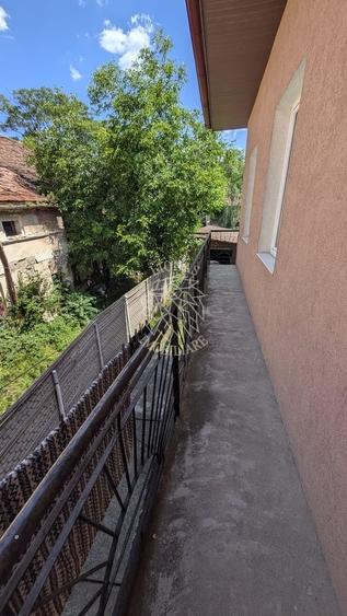 Casă cu 5 camere cu Canalizare în Ultracentral