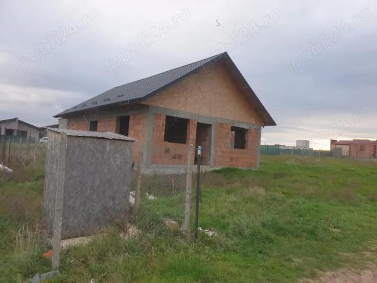 Teren + casa la rosu - 1