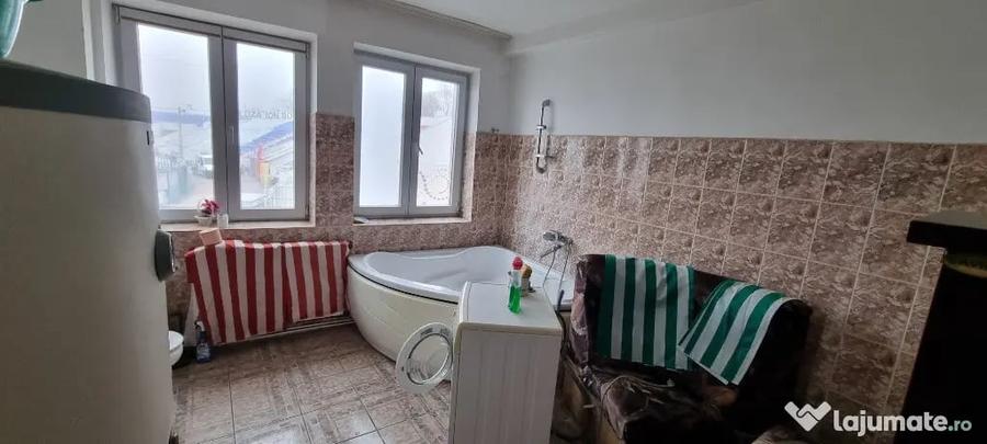 Spațiu comercial, de 100 mp, în Central