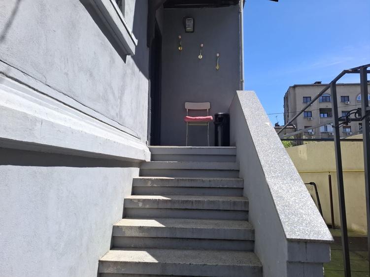 URGENT!, parter vila,INTRARE SEPARATA, CURTE, PARCARE, BIROU/COMERCIAL - 1