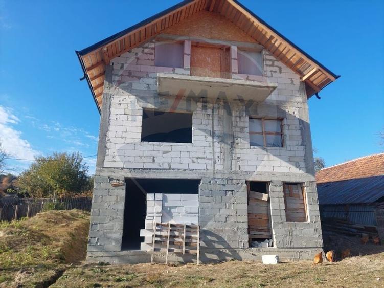 Casa la rosu de vanzare in Caiuti, Bacau - 12