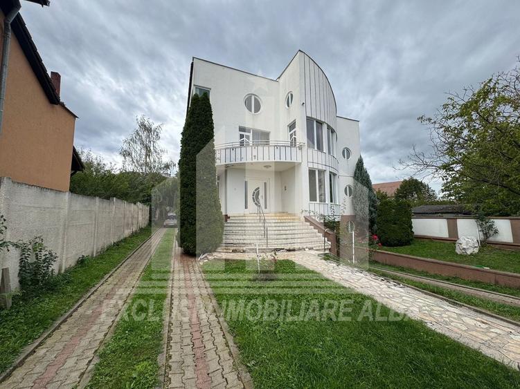 Casa individuala | Pensiune | 380 mp | 1377 mp teren | Cetate - 2