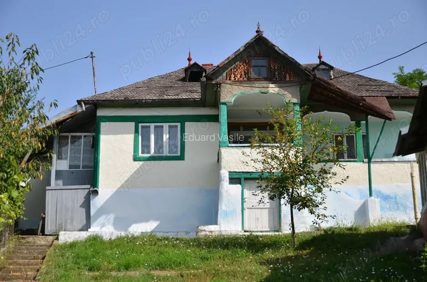 Vand casa zona submontana Vand casa zona submontana