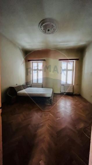 Casă  cu 3 camere pe strada Eminescu - 9