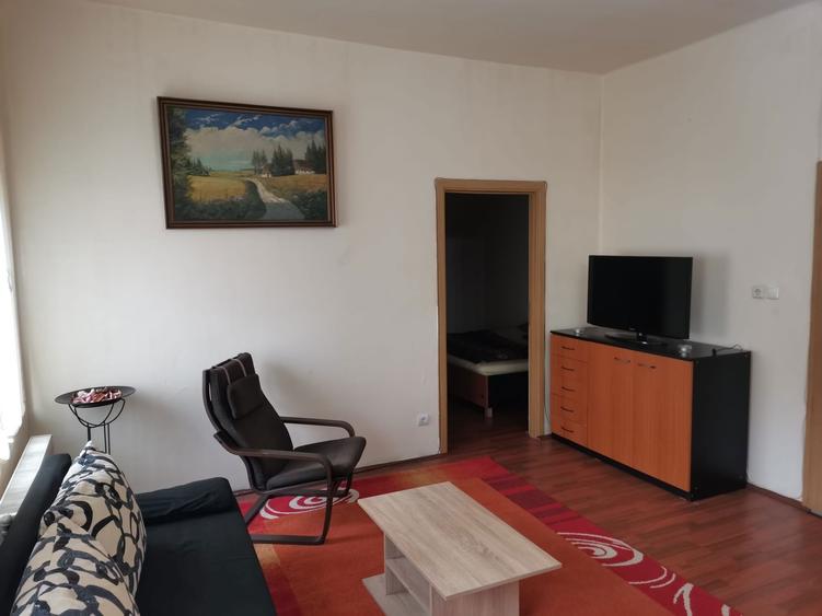 Inchiriez ap 2 camere zona Intim la casa ,250 - 5