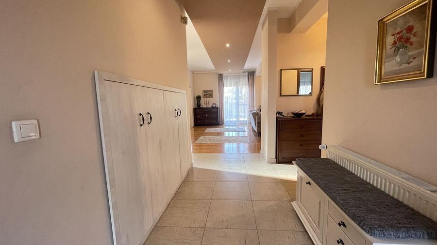 Casa eleganta si luminoasa,situata in zona de case -Mehala - 10