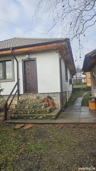 Casă cu 4 camere în Pietroasele
