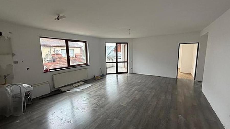 Apartament cu 3 camere decomandat în Bună Ziua
