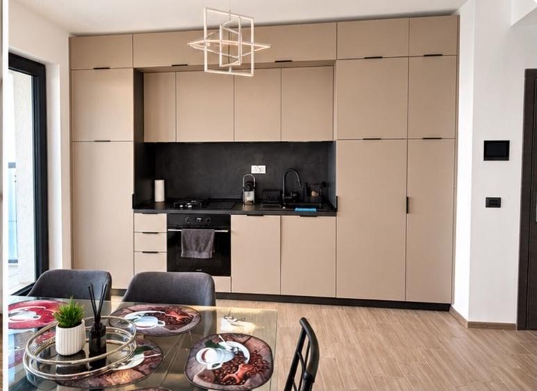Apartament cu 3 camere decomandat, mobilat în Central