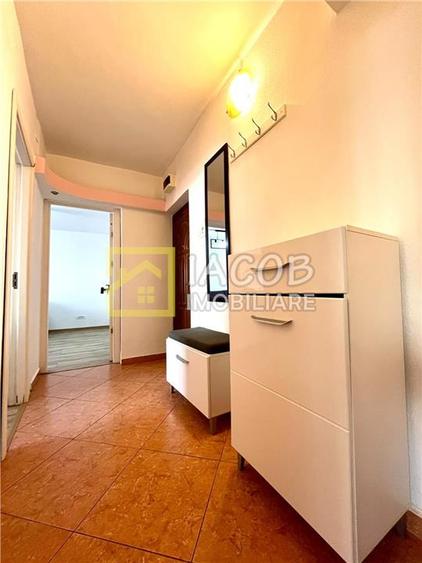 Apartament cu 2 camere decomandat, mobilat în Republicii