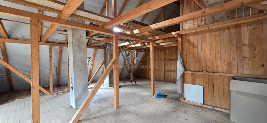 Casă individuală cu 6 camere cu Teren 514 Mp în Central