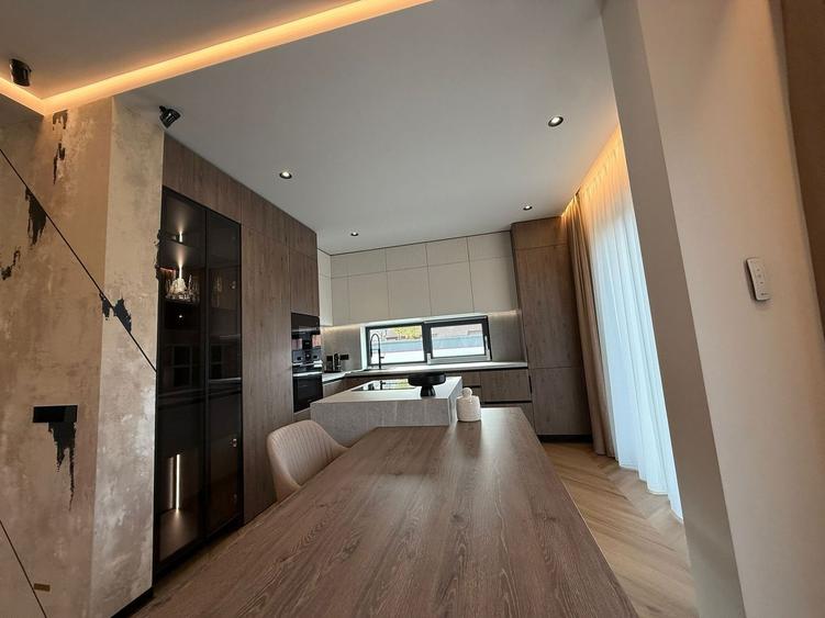 Duplex cu 5 camere cu Canalizare în Aradului