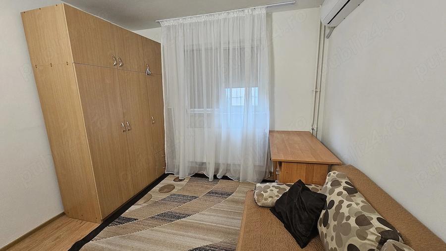 Apartament cu 3 camere semidecomandat în Rovine