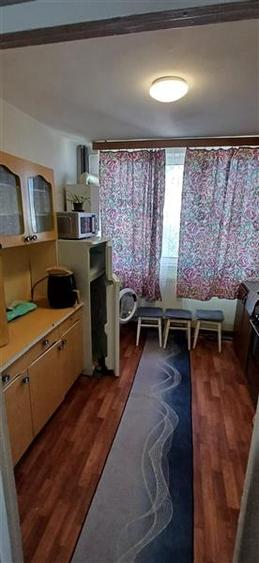 Apartament cu 3 camere decomandat, mobilat în Alexandru cel Bun